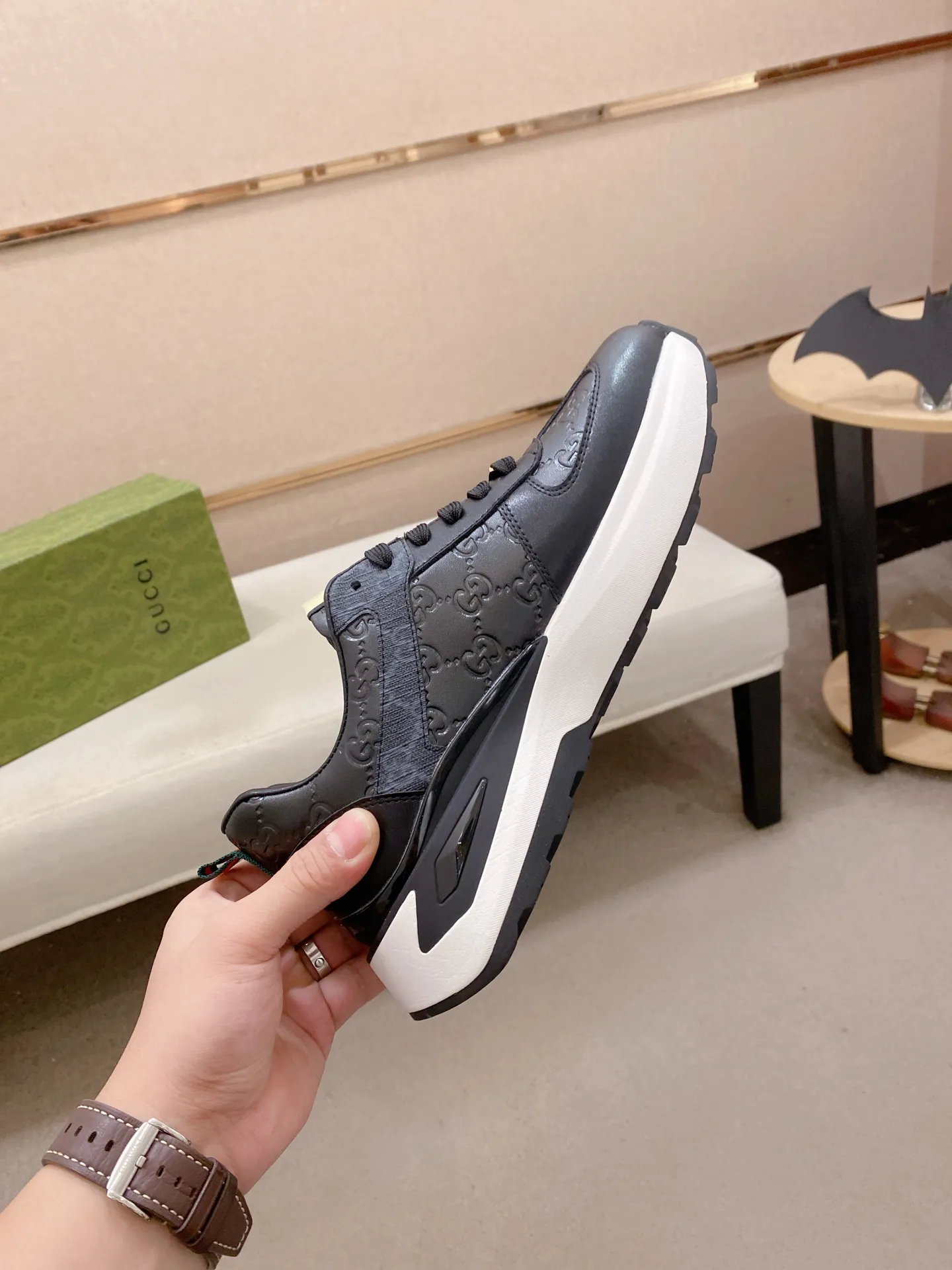 Factory price 442 men's shoes 💰New GUCCI (Gucci) counters are on the market at the same time, new men's shoes, 😘fabrics are selected imported cowhide, lining: sheepskin lining. 👍🏿 High-end ☄️ air-cushion molded anti-slip rubber outsole, exquisite lines, simple and elegant, comfortable and high-end for leisure travel. Code number: 38 to 44 (45 can be customized and cannot be returned or exchanged)